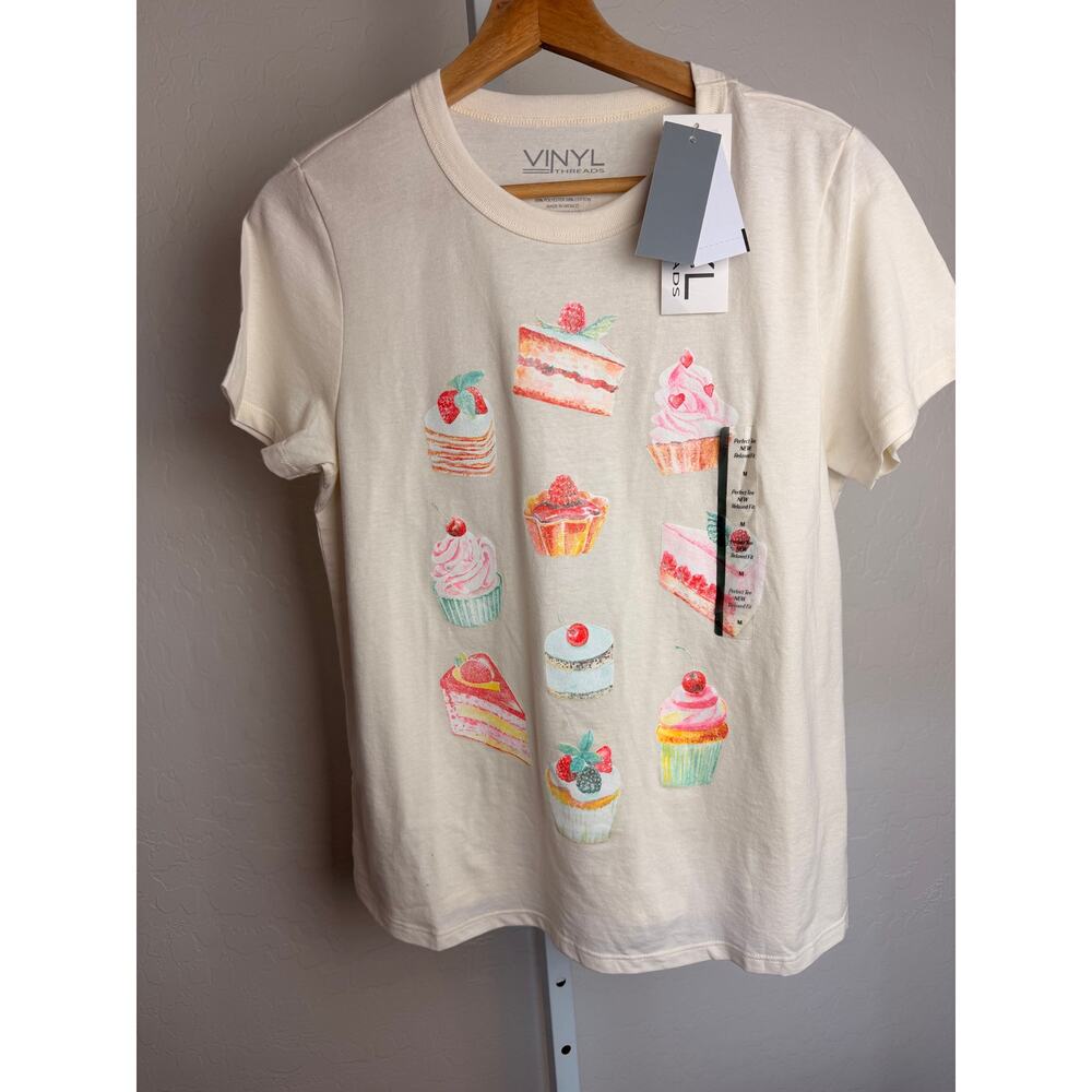 Vinyl Threads Dessert Graphic Tee Medium Cream Cupcake Cake Shirt NWT